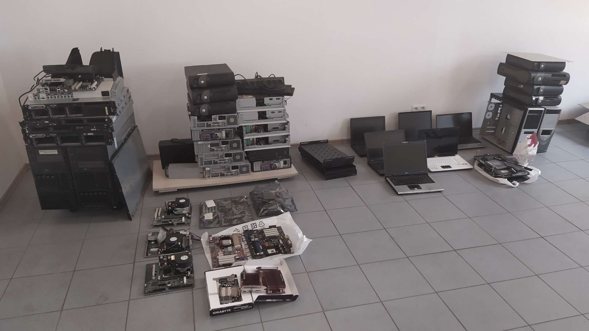 Wielka Wyprzeda Sprz tu Komputerowego Supercomputers Wielka Wyprzeda Sprz tu Komputerowego Supercomputers